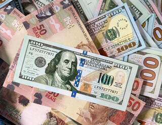 Taxista &eacute; preso com milhares de c&eacute;dulas falsas e diz que era para ritual sagrado