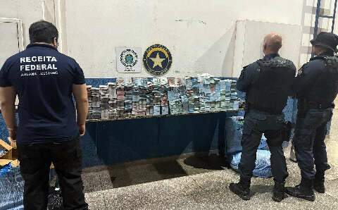 Taxista &eacute; preso com milhares de c&eacute;dulas falsas e diz que era para ritual sagrado