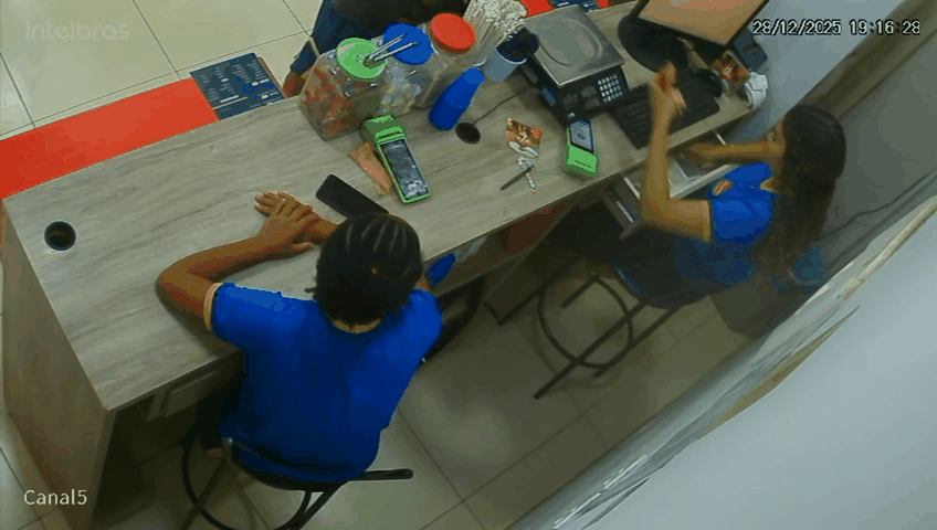 Ladr&atilde;o de sorveteria &eacute; visto em 2&ordm; v&iacute;deo rendendo funcion&aacute;rias no Jardim Tijuca