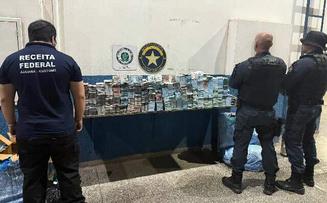 Taxista &eacute; preso com milhares de c&eacute;dulas falsas e diz que era para ritual sagrado