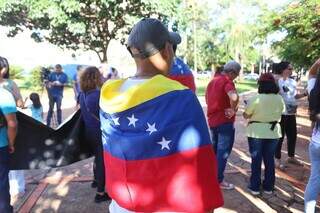 Em ato, venezuelanos cobram transi&ccedil;&atilde;o transparente com pris&atilde;o de Maduro