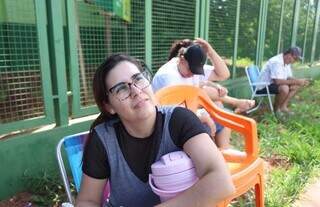 Fam&iacute;lias fazem fila para tentar garantir melhor turno em escola das Moreninhas