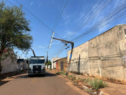 Preju&iacute;zo com postes derrubados chega a R$ 936 mil em 12 meses