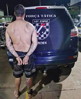 Após render família em assalto, ladrão é preso recebendo pizza na porta de casa Após render família em assalto, ladrão é preso recebendo pizza na porta de casa