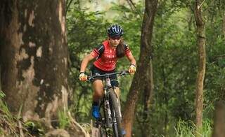 Millene trocou festa de 15 anos por 150 km de bike ao lado da m&atilde;e 