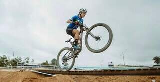Millene trocou festa de 15 anos por 150 km de bike ao lado da m&atilde;e 