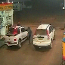 C&acirc;mera flagrou persegui&ccedil;&atilde;o e ataque a mulheres em posto de combust&iacute;vel