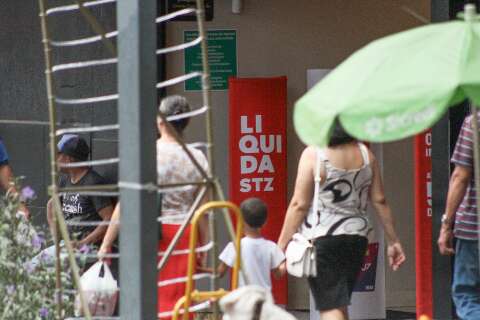 Temporada de descontos marca in&iacute;cio do ano no com&eacute;rcio de Campo Grande