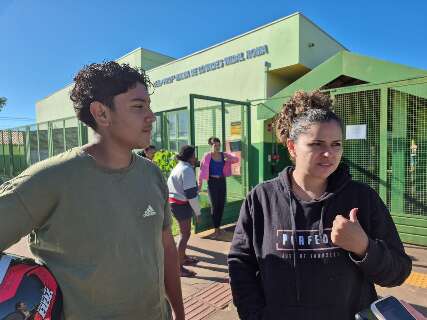 Escola faz lista e libera 92 pais de dormirem na fila para escolher turno 