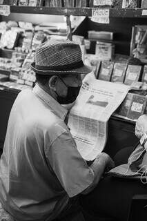 Ensaio documental mostra rotina de quem faz o Mercad&atilde;o funcionar 