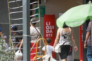 Temporada de descontos marca in&iacute;cio do ano no com&eacute;rcio de Campo Grande