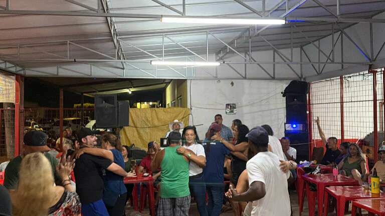 No São Jorge da Lagoa, Bar do Mineiro é point de forró e bailão raiz