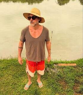 Alexandre Nero visita o Pantanal e faz cosplay de 'Velho do Rio' 