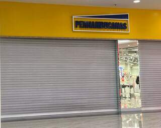 Loja de shopping fecha ap&oacute;s vazamento de &aacute;gua afetar ilumina&ccedil;&atilde;o