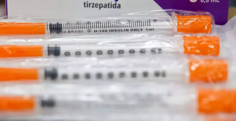 Rapaz &eacute; preso com emagrecedores escondidos em pel&uacute;cias e caixas de chocolate