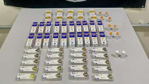 Rapaz &eacute; preso com emagrecedores escondidos em pel&uacute;cias e caixas de chocolate