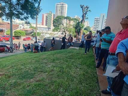 Fila por atendimento do IPTU se repete pelo segundo dia seguido