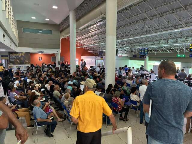 Contribuintes voltam a lotar Central do Cidad&atilde;o em busca de revis&atilde;o do IPTU