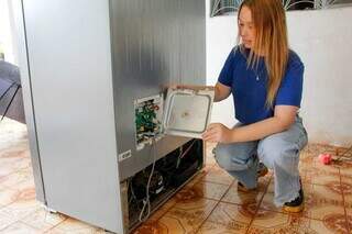 Estouro recorrente de transformador causa preju&iacute;zos e medo em rua da Capital