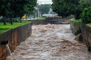 MS entra em alerta de chuva e ventos de até 60 km/h MS entra em alerta de chuva e ventos de até 60 km/h