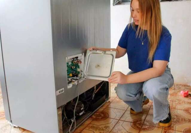 Estouro recorrente de transformador causa preju&iacute;zos e medo em rua da Capital