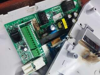 Estouro recorrente de transformador causa preju&iacute;zos e medo em rua da Capital