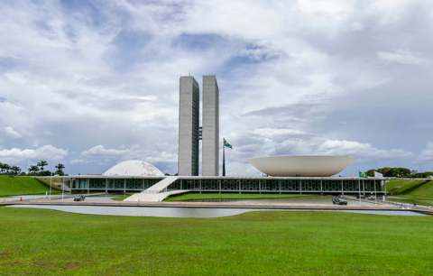 Congresso libera pagamento de benef&iacute;cios retroativos a servidores 