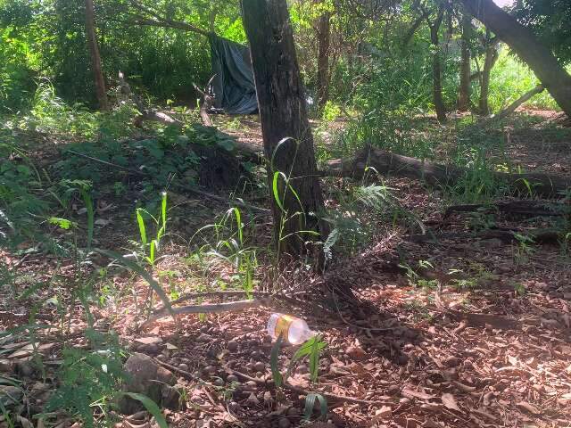 Moradores encontram cad&aacute;ver com sinais de asfixia no Recanto dos P&aacute;ssaros