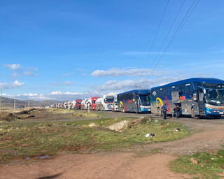 Grupo de MS fica preso em bloqueio na Bolívia durante protestos contra governo Grupo de MS fica preso em bloqueio na Bolívia durante protestos contra governo