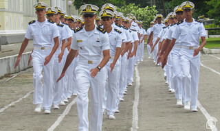 Com sal&aacute;rios de R$ 9 mil, Marinha prorroga inscri&ccedil;&atilde;o de vagas tempor&aacute;rias