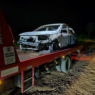 Homem &eacute; preso ap&oacute;s inventar roubo e incendiar carro de empresa que trabalhava