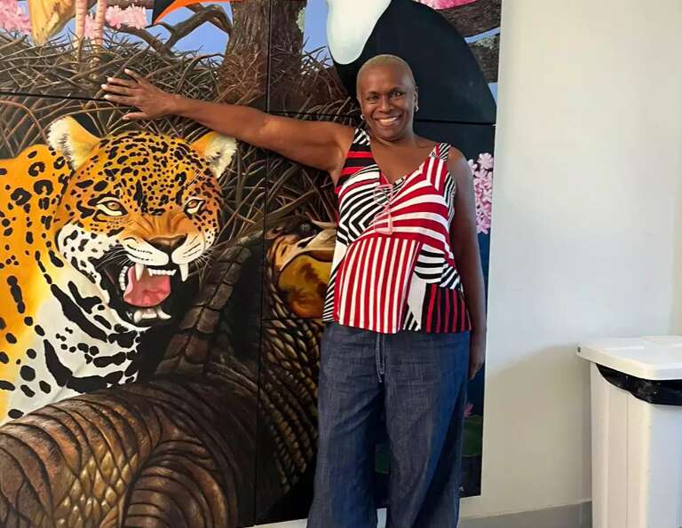 Léo venceu preconceito e encontrou liberdade no próprio cabelo 