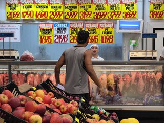 Valor da cesta básica cai na Capital, mas ainda consome 55% do salário mínimo Valor da cesta básica cai na Capital, mas ainda consome 55% do salário mínimo