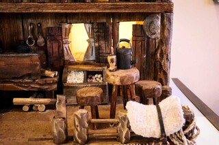 Há mais de 50 anos, Elpídio faz ranchinhos dentro de gamela rústica Há mais de 50 anos, Elpídio faz ranchinhos dentro de gamela rústica