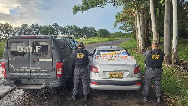 Casal &eacute; preso transportando 35 caixas de medicamentos emagrecedores