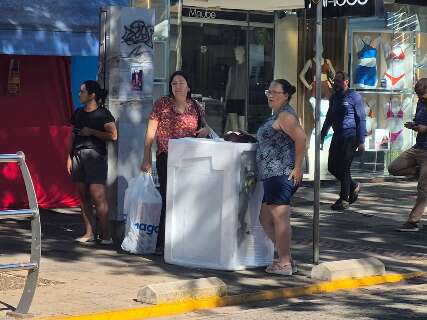 Em dia de liquida&ccedil;&atilde;o, teve gente que madrugou por travesseiro R$ a 15 