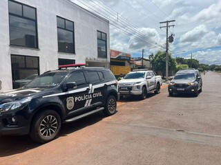 Sem equipamentos de segurança, jovem cai de escada e morre em obra Sem equipamentos de segurança, jovem cai de escada e morre em obra