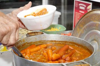 Hot-dog tamanho GG, Exagerado &eacute; servido na embalagem de marmitex