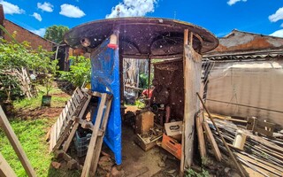 Há mais de 50 anos, Elpídio faz ranchinhos dentro de gamela rústica Há mais de 50 anos, Elpídio faz ranchinhos dentro de gamela rústica