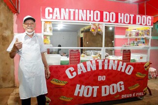 Hot-dog tamanho GG, Exagerado &eacute; servido na embalagem de marmitex