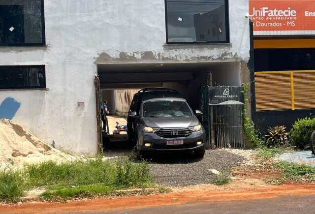 Sem equipamentos de seguran&ccedil;a, jovem cai de escada e morre em obra 