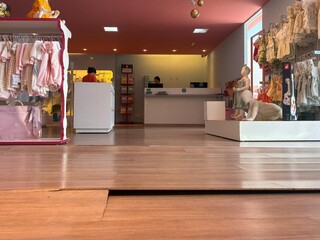 Enxurrada causa preju&iacute;zo de R$ 60 mil em loja de roupas infantis em bairro nobre