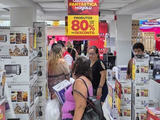 Acompanhando pre&ccedil;os, clientes apostam em liquida&ccedil;&atilde;o para economizar
