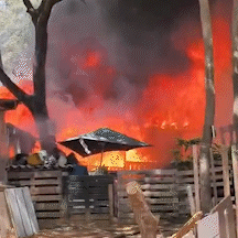 Curto-circuito destr&oacute;i barracos e deixa 13 pessoas desabrigadas