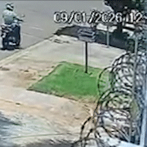 C&acirc;mera flagra motociclista abusando de crian&ccedil;a em frente &agrave; resid&ecirc;ncia
