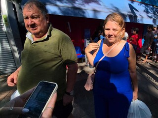 Em dia de liquidação, teve gente que madrugou por travesseiro de R$ 15 Em dia de liquidação, teve gente que madrugou por travesseiro de R$ 15