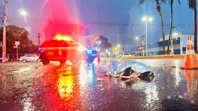 Motociclista morre em acidente com carro na extens&atilde;o da BR-060