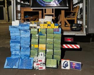 PM apreende R$ 1,7 milh&atilde;o em celulares, Macbooks e canetas emagrecedoras