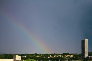 Previs&atilde;o indica chuva e risco de tempestades em MS neste domingo