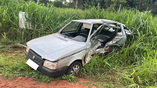 Carro aquaplana e motorista fica preso &agrave;s ferragens ap&oacute;s colis&atilde;o com camionete